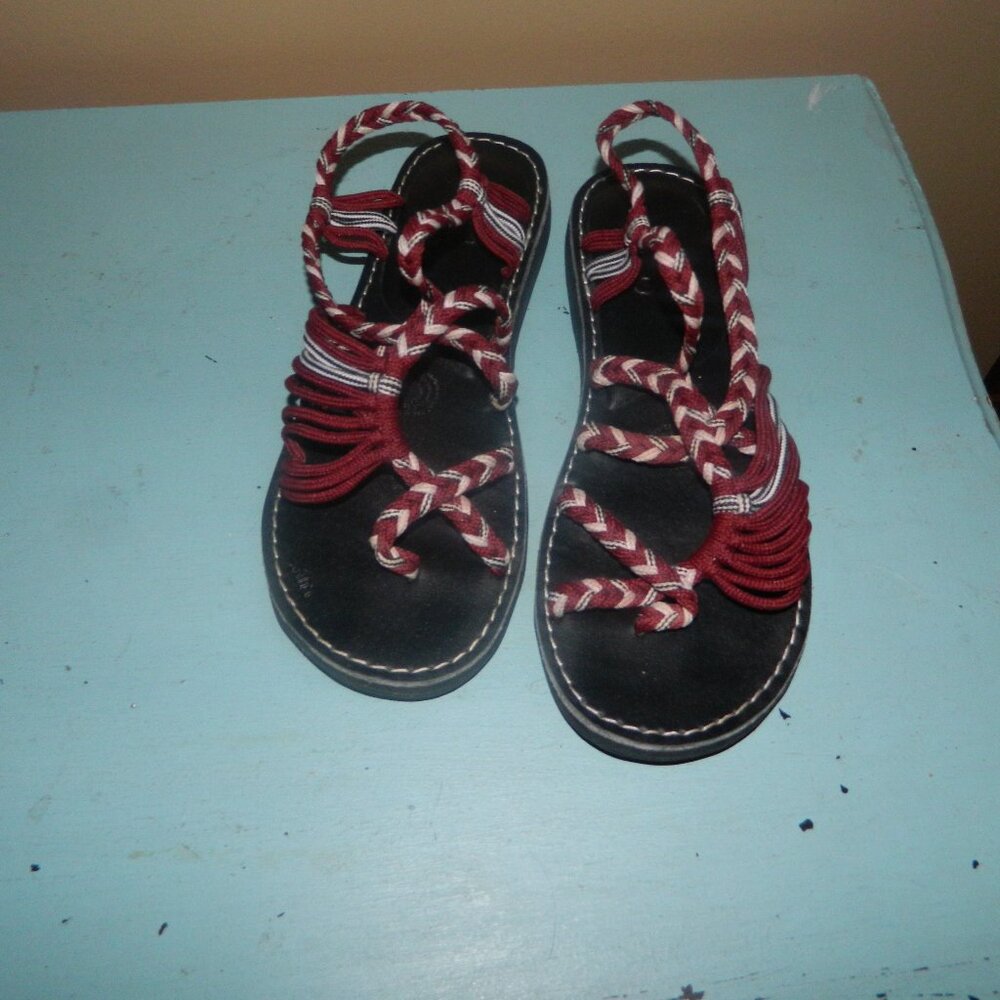 Vines Islandwear Sandals Size 7